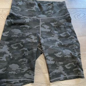 Fabletics M Camo Biker shorts
